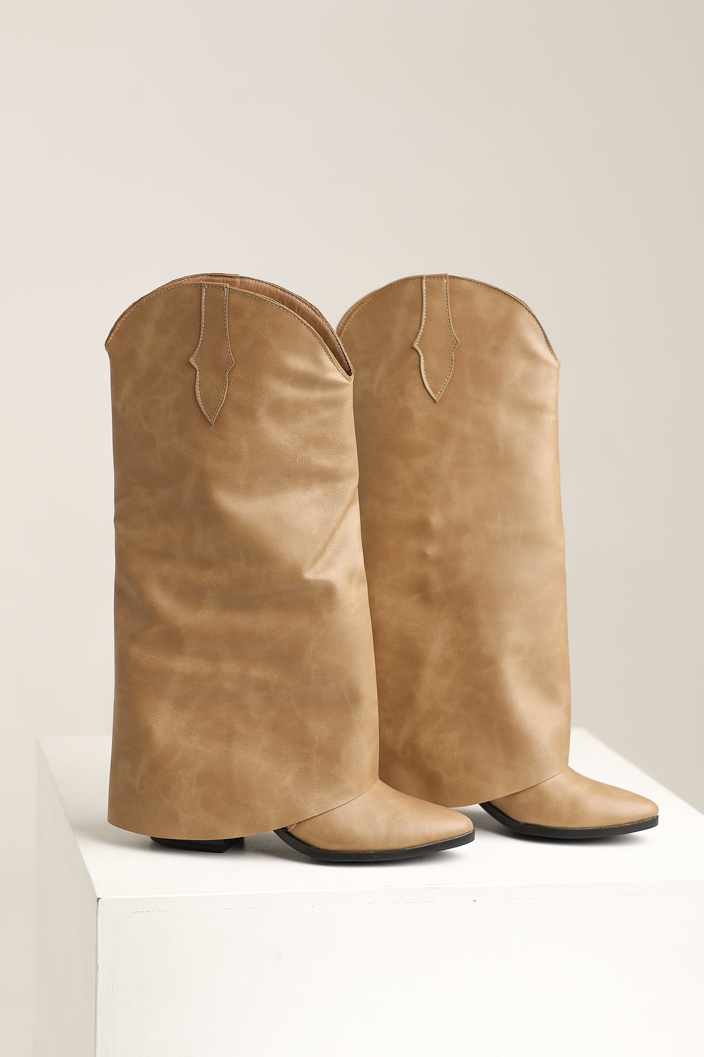 CAROLA CAMEL