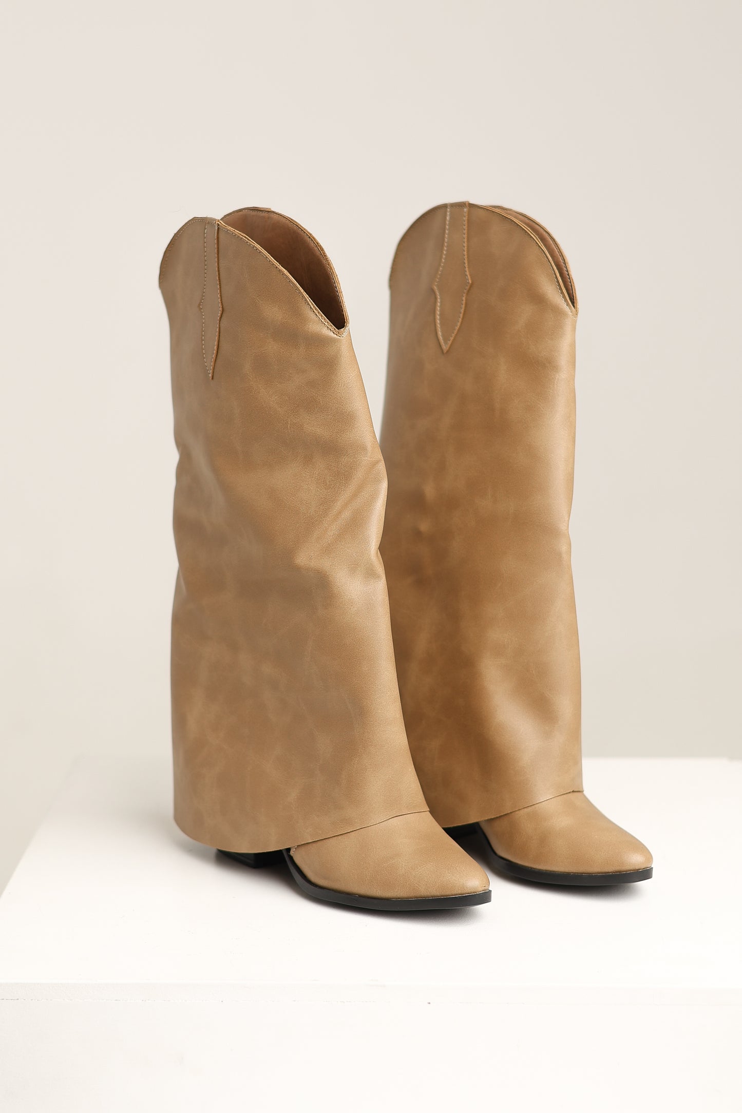 CAROLA CAMEL
