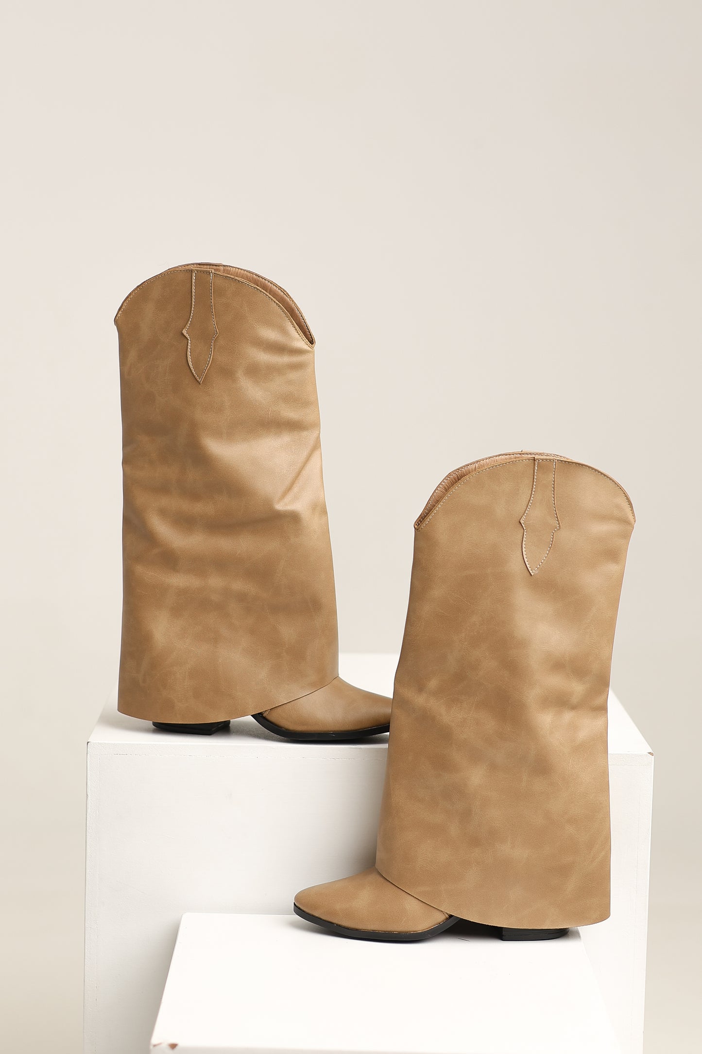 CAROLA CAMEL