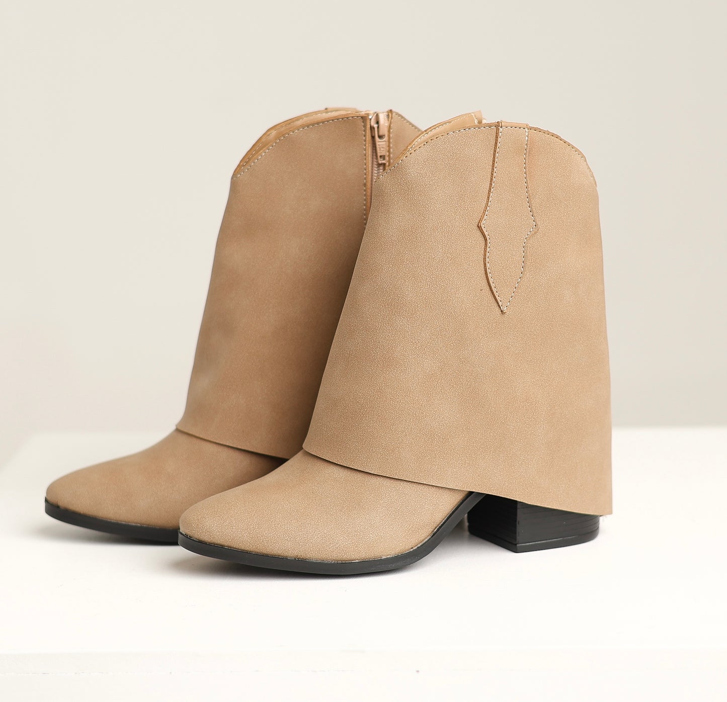 ELISA CAMEL
