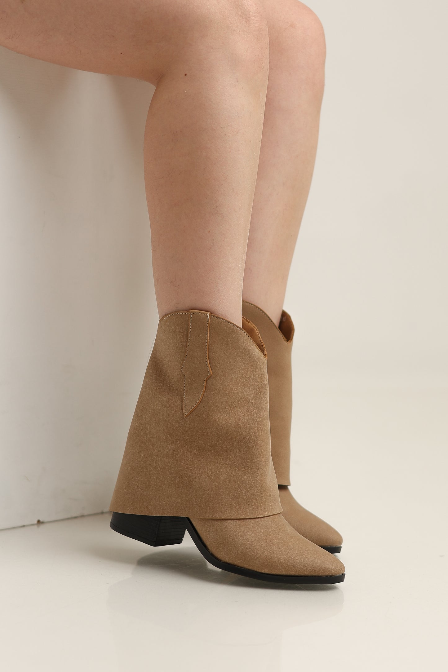 ELISA CAMEL